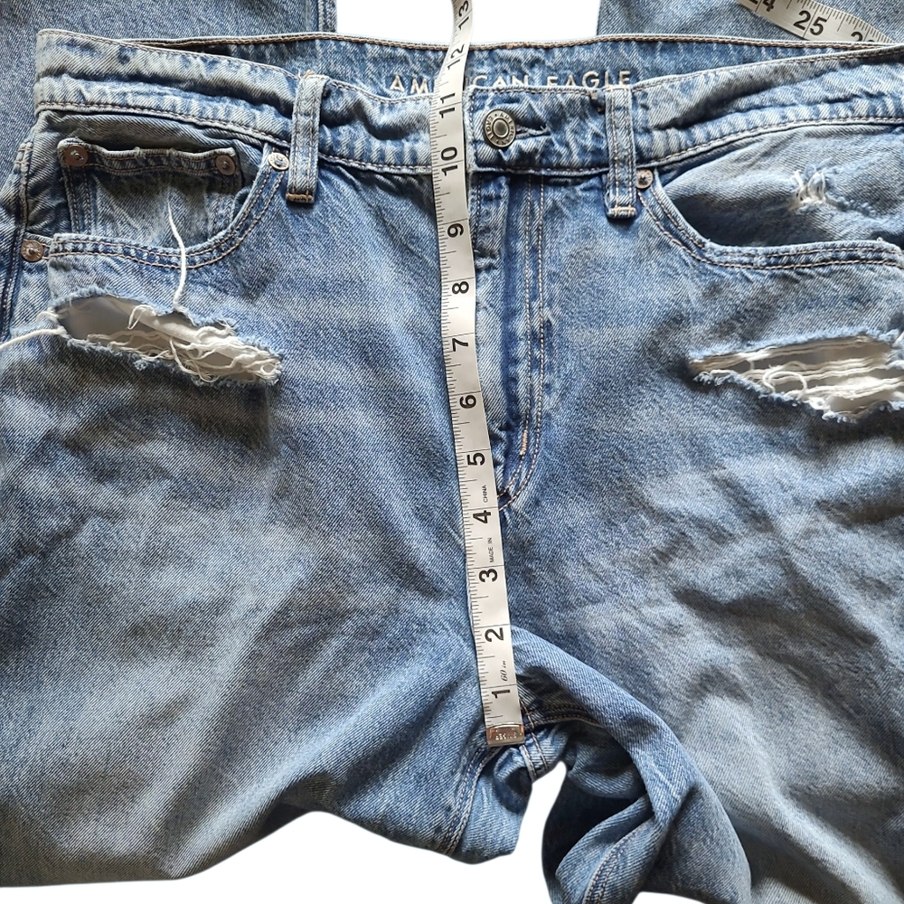 Women's AE Low Rise Baggy Flare Jeans Size 8 *SHORT* Distressed - Picture 8 of 12